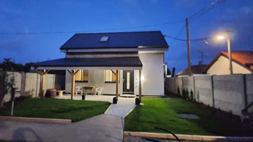 Vikendovy Dom Hlboka Dunajská Streda Exterior foto